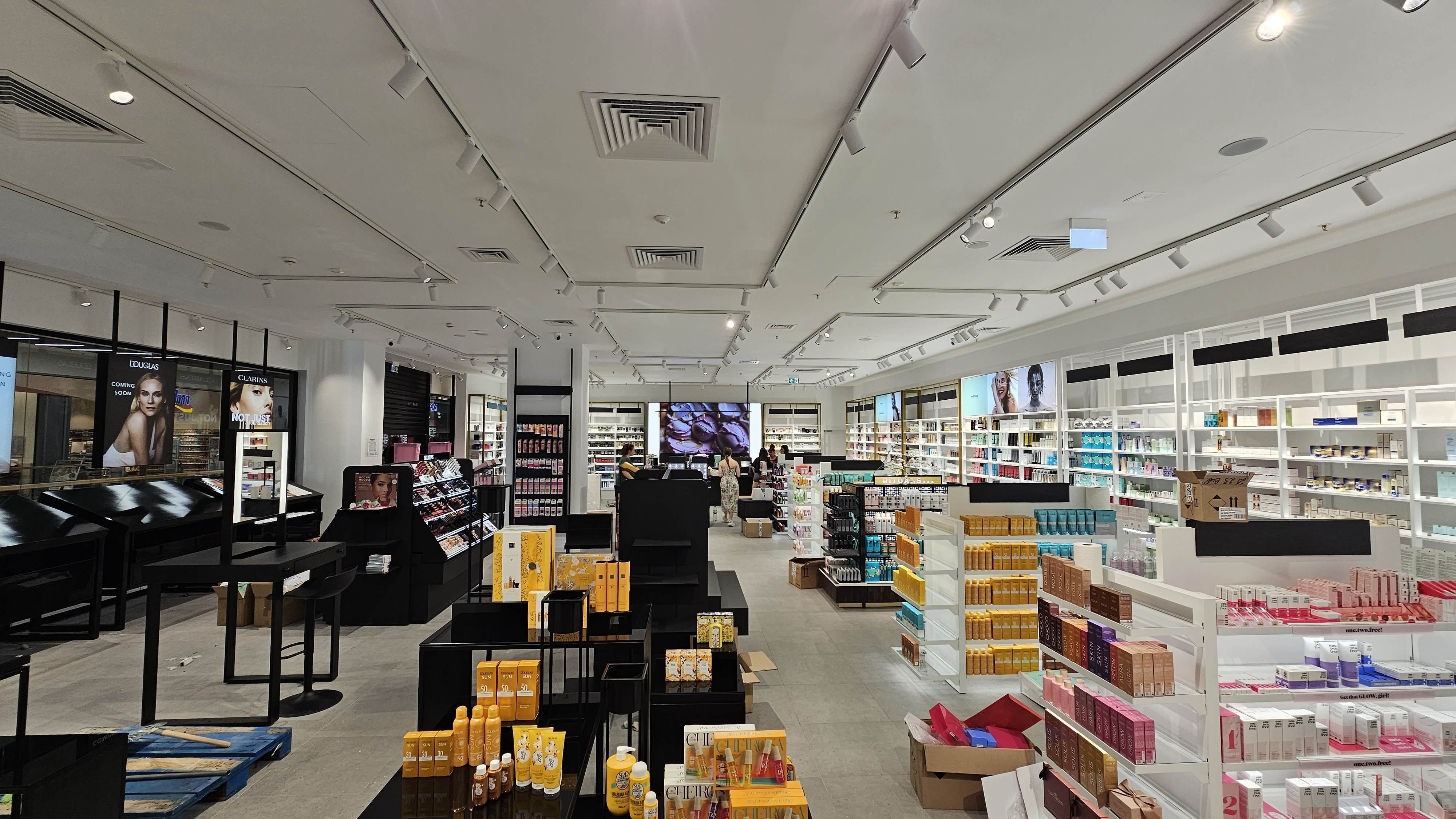 Douglas Стара Загора - Снимка 2